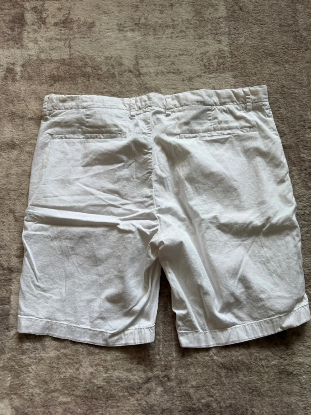 Men’s Theory White Shorts — Size 36 (8” Inseam)